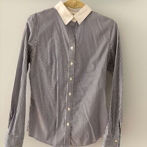 Banana Republic white & navy banner button-up